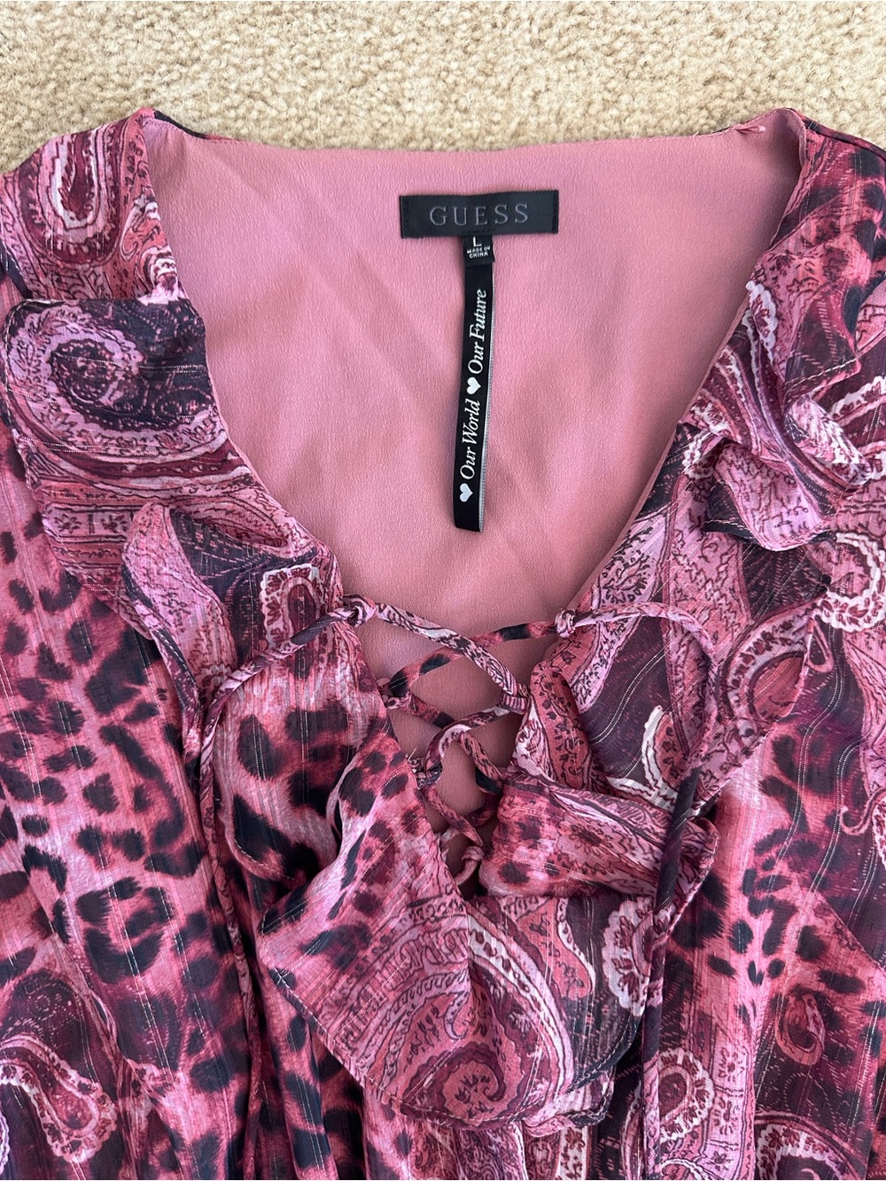 GUESS Pink Paisley Leopard Lace-Up V-neck Dress Large 10 12 Long-sleeved NWOT - Picture 4 of 9